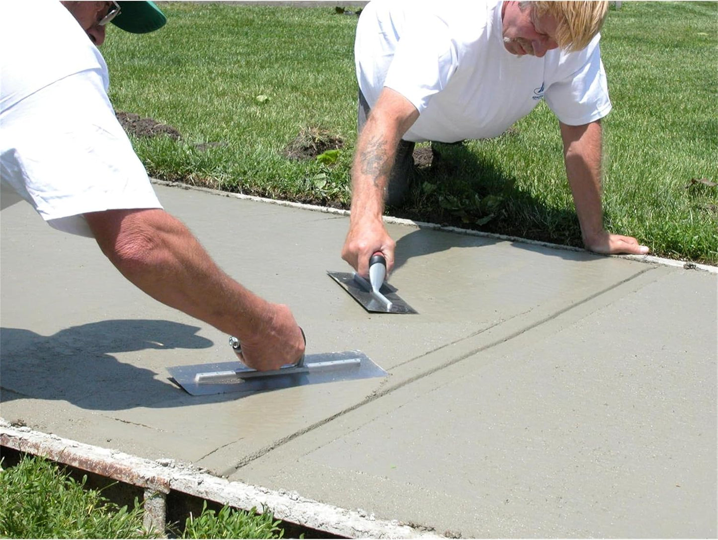 16 X 4 FINISHING TROWELCURVED DURASOFT HANDLE